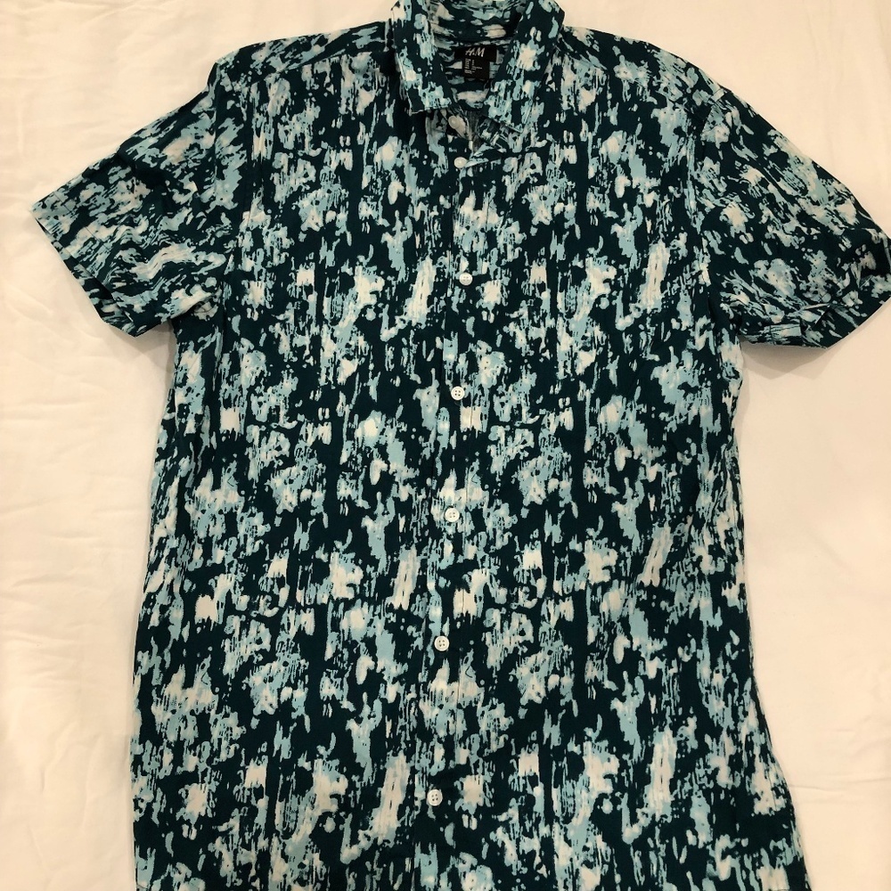 H&M Green Patterned Short Sleeve Button Down